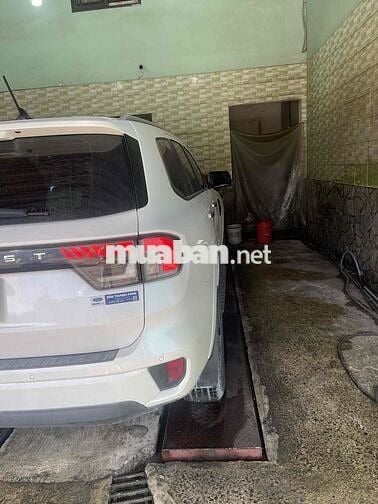 Ford Everest Titanium 1 Cầu 2022 33000 km Trắng