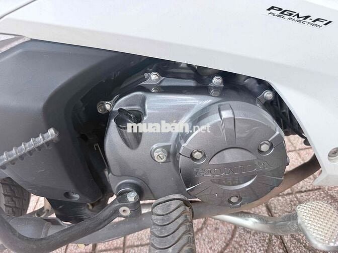 Honda Future Trắng Xăng