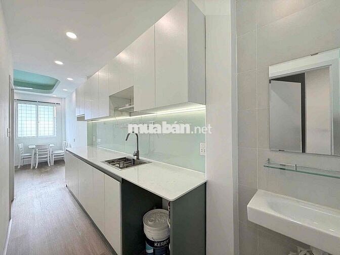 BÁN GẤP CHUNG CƯ MỚI FULL NỘI THẤT LẠC LONG QUÂN LẦU 2