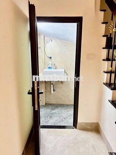Cơ Hội Hiếm! Cho Thuê MBKD Cầu Giấy 60m², Nhà Đẹp, Ô Tô Tránh,13 Triệu