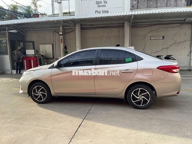 Toyota Vios E CVT 2022 Nâu vàng 23.514 km