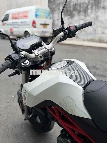 Benelli TNT 125 Trắng