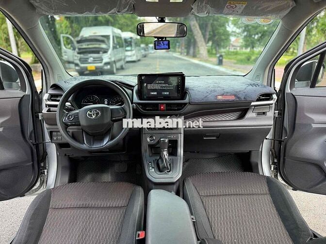 Toyota Avanza Premio CVT 2023 Bạc 60.000 km