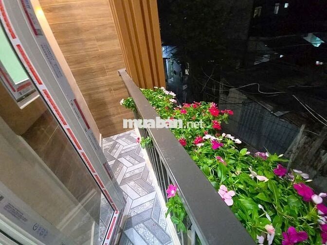 Nhà đẹp sát Quận trung tâm - Quận 8 - 3 phòng ngủ có pn trệt