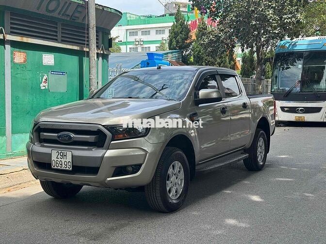 Ford Ranger XLS 2017 Số sàn Vàng cát