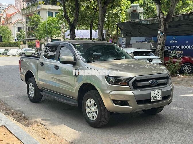 Ford Ranger XLS 2017 Số sàn Vàng cát