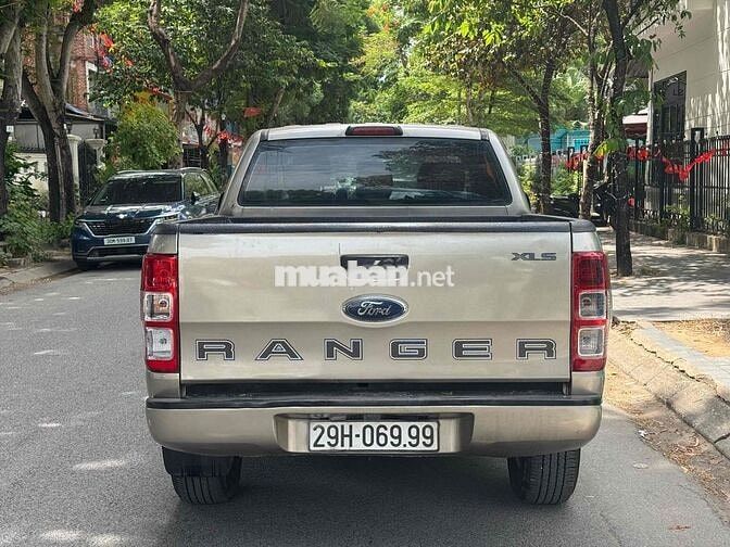 Ford Ranger XLS 2017 Số sàn Vàng cát