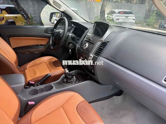 Ford Ranger XLS 2017 Số sàn Vàng cát