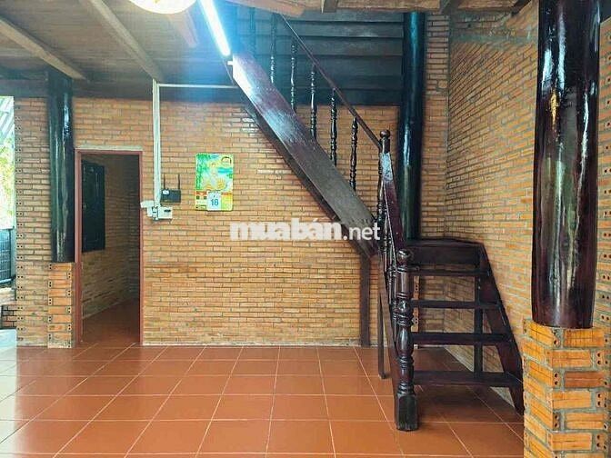 BÁN NHÀ GỖ MỚI TINH -2pngu - ngay đường lê chí dân