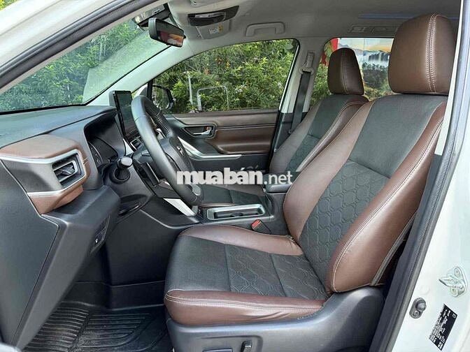 Toyota Innova Cross 2.0V 2024 Trắng 58.000 Km