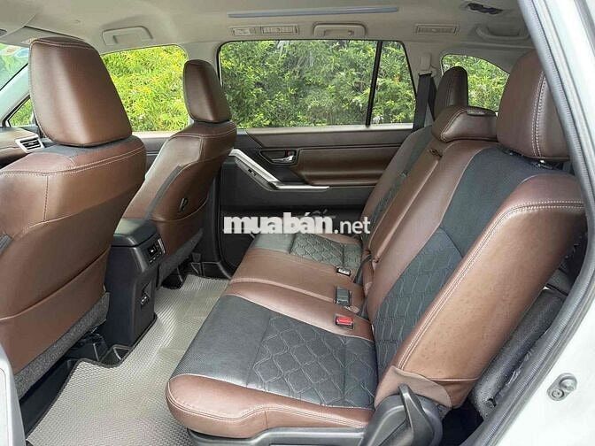 Toyota Innova Cross 2.0V 2024 Trắng 58.000 Km