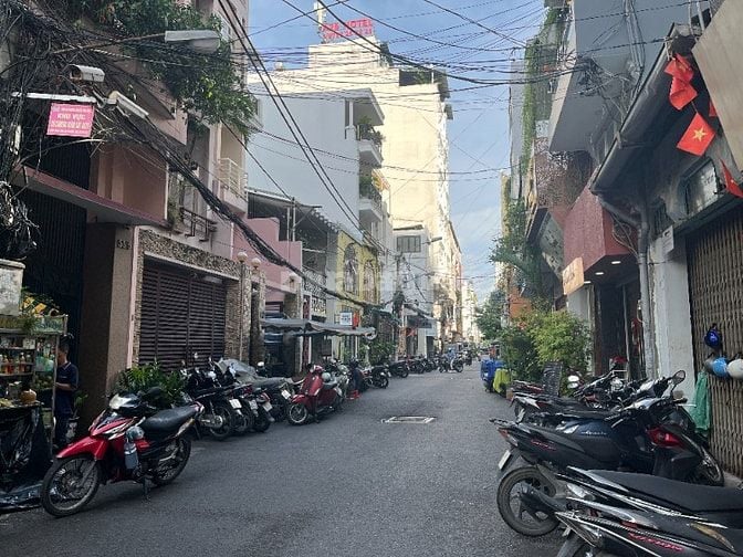 Cho thuê nhà hẻm 55 Lê Thị Hồng Gấm, Q1: 8.3m x 24m, nhà trệt gỗ xưa..