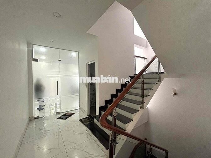 CHO THUÊ VĂN PHÒNG CITYLAND CÓ NỘI THẤT, CÓ HẦM ĐỂ XE 6TR