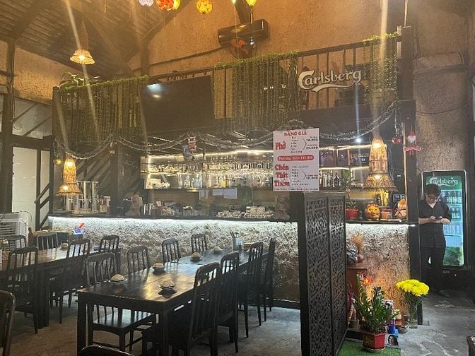 Cho thuê nhà hẻm 55 Lê Thị Hồng Gấm, Q1: 8.3m x 24m, nhà trệt gỗ xưa..