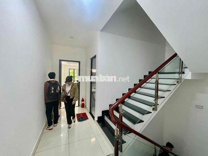 CHO THUÊ VĂN PHÒNG CITYLAND 100M2 CÓ HẦM ĐỂ XE FREE