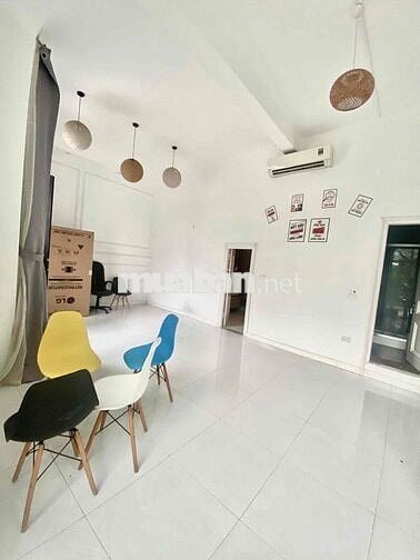 Cho thuê mặt bằng ven hồ, Gia Thượng, 80m. giá 10tr
