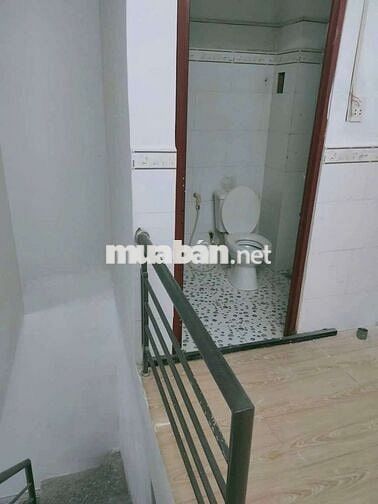 bán nhà gác đổ suốt 4×7 trên dưới điều có vệ sinh