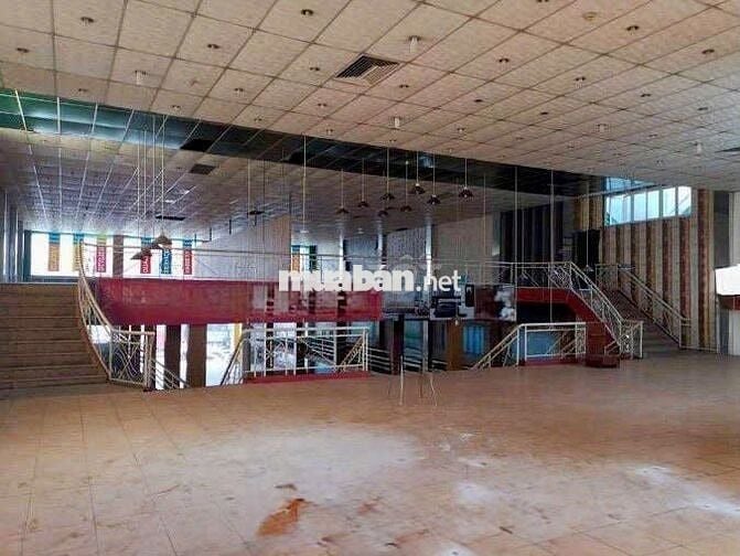 CHO THUÊ DIỆN TÍCH KHỦNG 2000M2 MẶT BẰNG SHOWROOM TRÊN ĐƯỜNG CỘNG HÒA