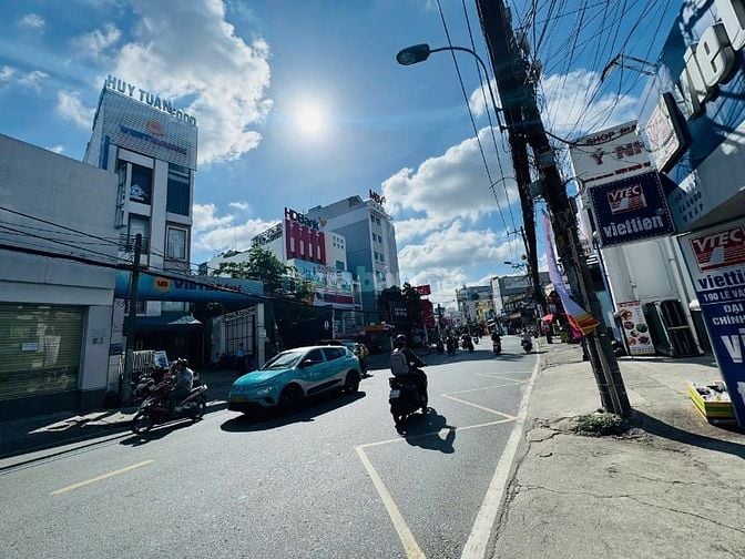Cho thuê nhà 195 Lê Văn Việt, P.Hiệp Phú, Quận 9,8x30m, 95 triệu/ thán