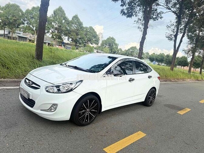 Hyundai Accent 2012 Trắng Tự động 1.4 AT