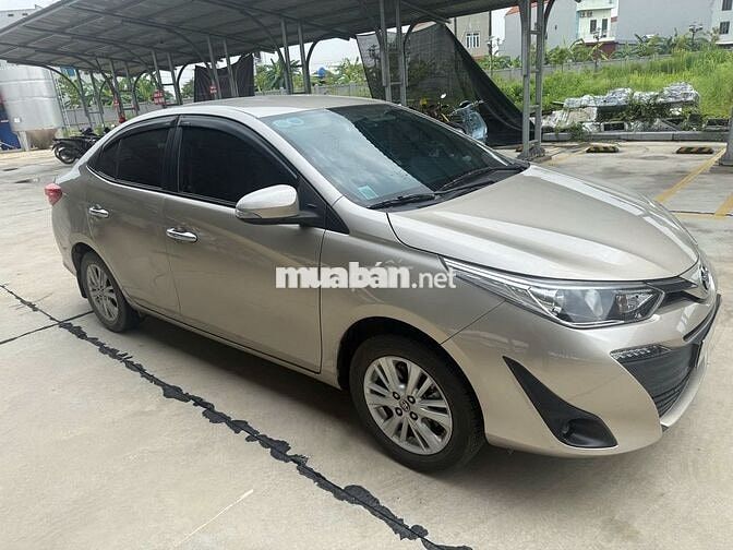 Toyota Vios Vàng cát 5 chỗ Xăng