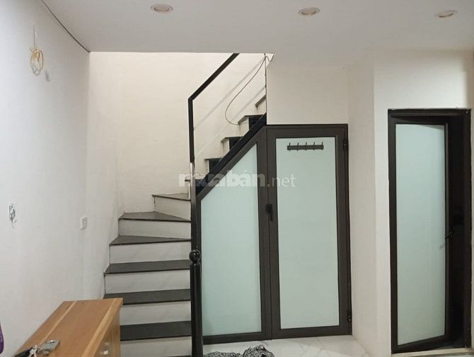 Cho thuê nhà riêng 2 tầng tại ngõ 219 đê tô hoàng gần phố bạch mai 