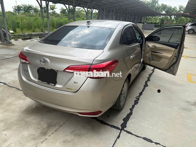 Toyota Vios Vàng cát 5 chỗ Xăng