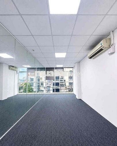 VĂN PHÒNG 80m2 MT CMT8 Q3 - NGĂN SẴN PHÒNG