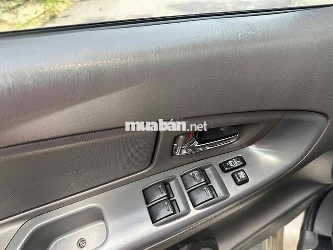 Toyota Innova 2013 Bản E Số sàn Vàng cát