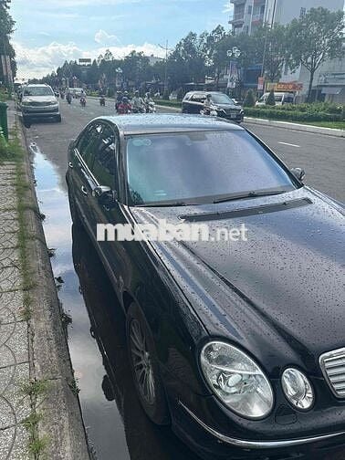 Mercedes-Benz E200 Đen Xăng
