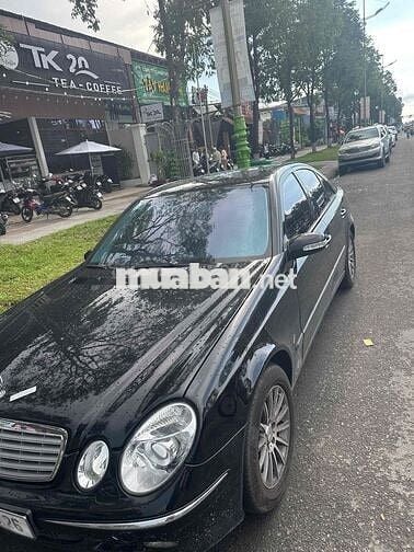 Mercedes-Benz E200 Đen Xăng