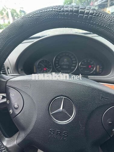 Mercedes-Benz E200 Đen Xăng