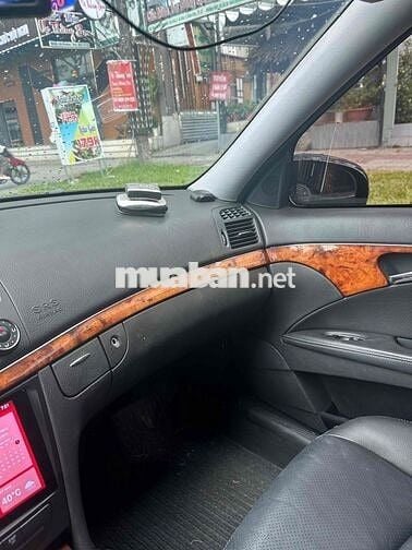 Mercedes-Benz E200 Đen Xăng