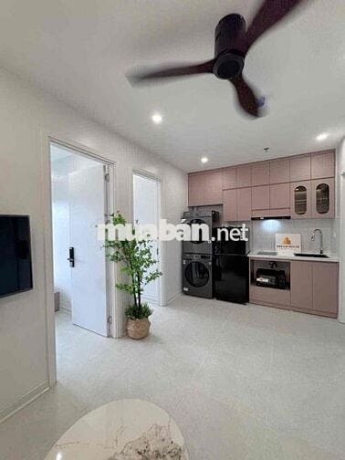 Mặt phố Nguyễn Đình Hoàn 2n1k full nội thất , thoáng sáng
