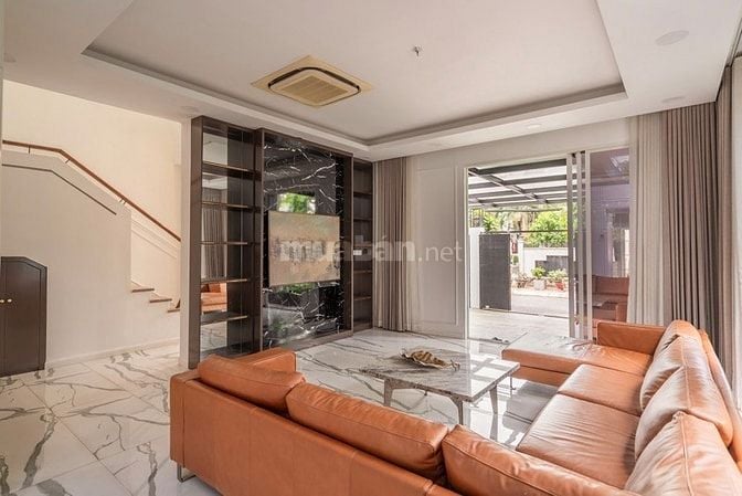 Cho thuê biệt thự Thảo Điền, 10x20m, 3 tầng, 5PN, sân vườn đẹp