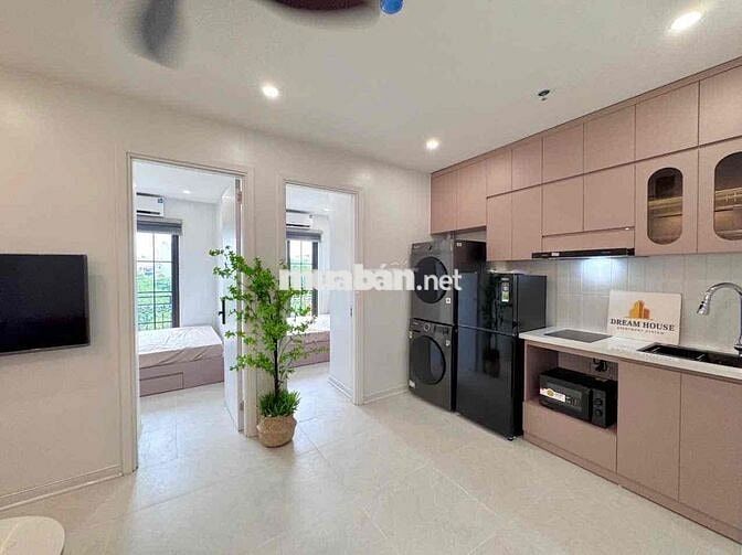 Mặt phố Nguyễn Đình Hoàn 2n1k full nội thất , thoáng sáng