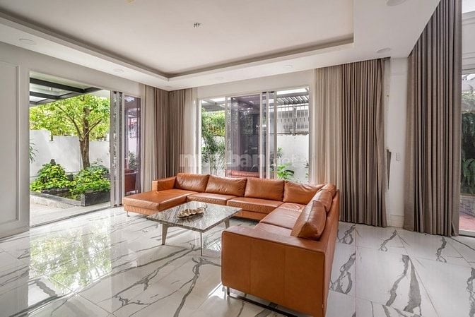 Cho thuê biệt thự Thảo Điền, 10x20m, 3 tầng, 5PN, sân vườn đẹp