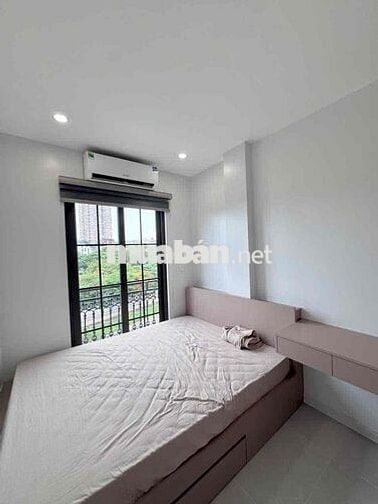 Mặt phố Nguyễn Đình Hoàn 2n1k full nội thất , thoáng sáng