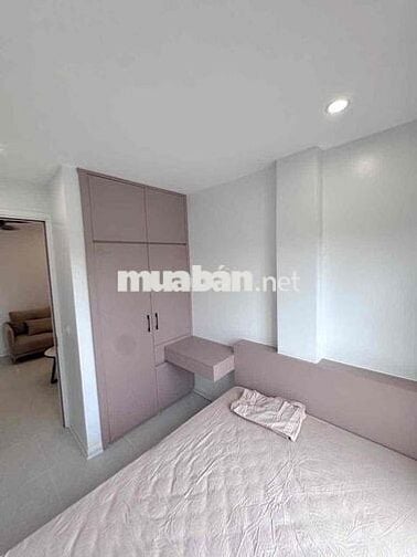Mặt phố Nguyễn Đình Hoàn 2n1k full nội thất , thoáng sáng