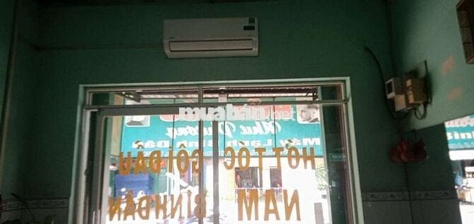 Cần sang tiệm hớt tóc Nam máy lạnh.