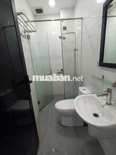 Cho Thuê Nhà Nguyên Căn Gần Cầu Sắt DT 4x15 1Trệt 2Lầu 3Pn 4Wc Hẻm Tải