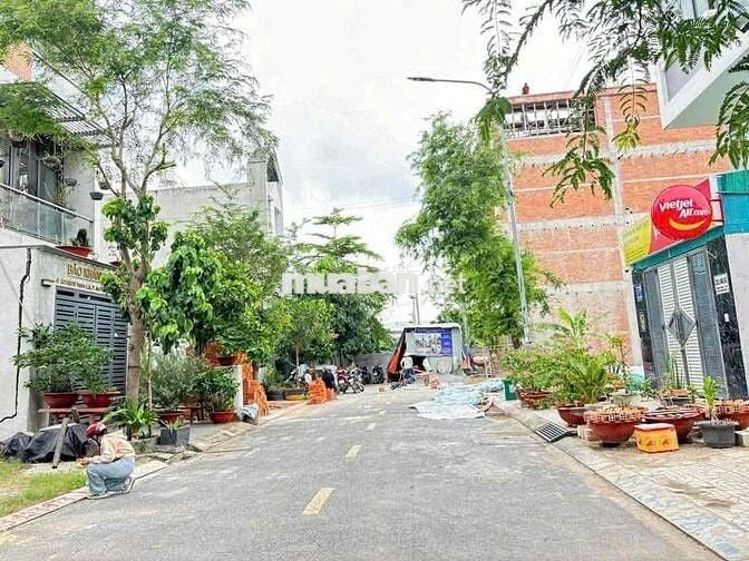 Cho Thuê Nhà Nguyên Căn Gần Cầu Sắt DT 4x15 1Trệt 2Lầu 3Pn 4Wc Hẻm Tải