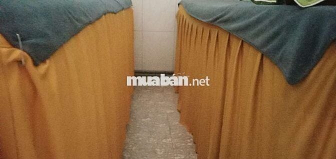 Cần sang tiệm hớt tóc Nam máy lạnh.