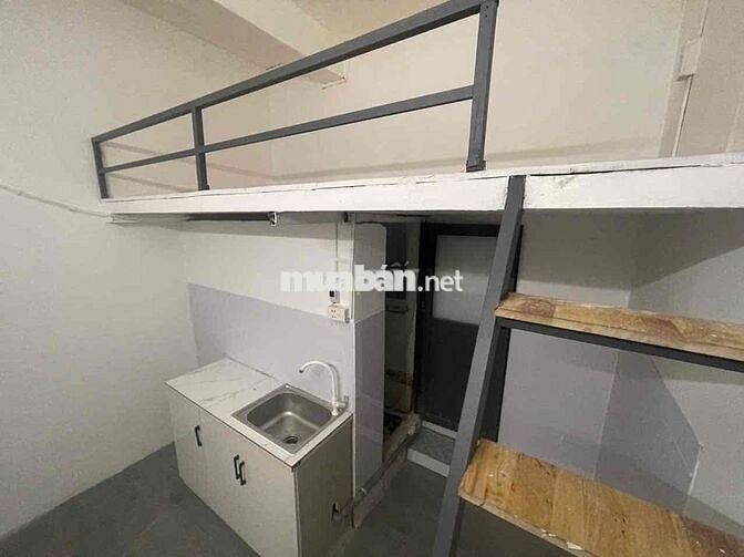 cho thuê căn hộ gác full nội thất: máy lạnh, tủ lạnh, tủ quần ao