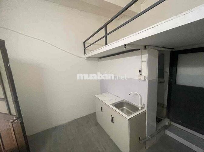 cho thuê căn hộ gác full nội thất: máy lạnh, tủ lạnh, tủ quần ao