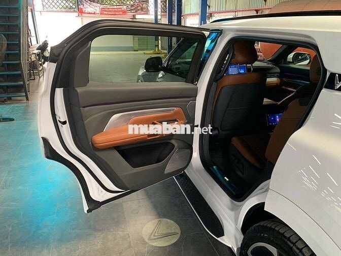 VinFast VF9 PLUS 6S 2025 Trắng 6 chỗ