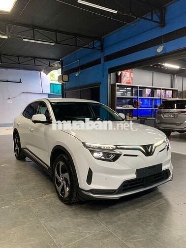 VinFast VF8 ECO AWD 2025 Trắng Điện 10km