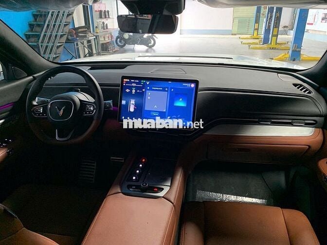 VinFast VF9 PLUS 6S 2025 Trắng 6 chỗ