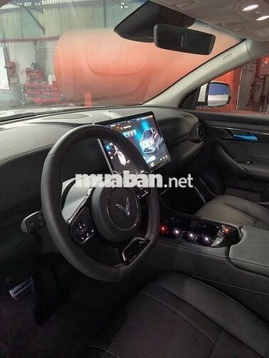 VinFast VF8 ECO AWD 2025 Trắng Điện 10km