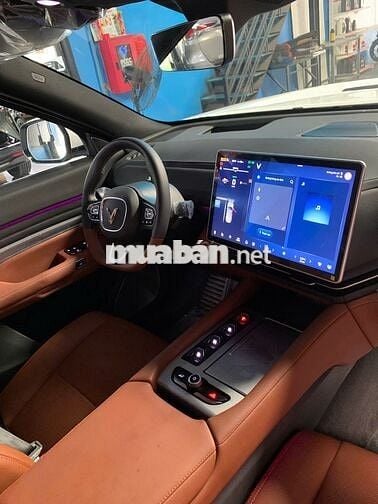 VinFast VF9 PLUS 6S 2025 Trắng 6 chỗ